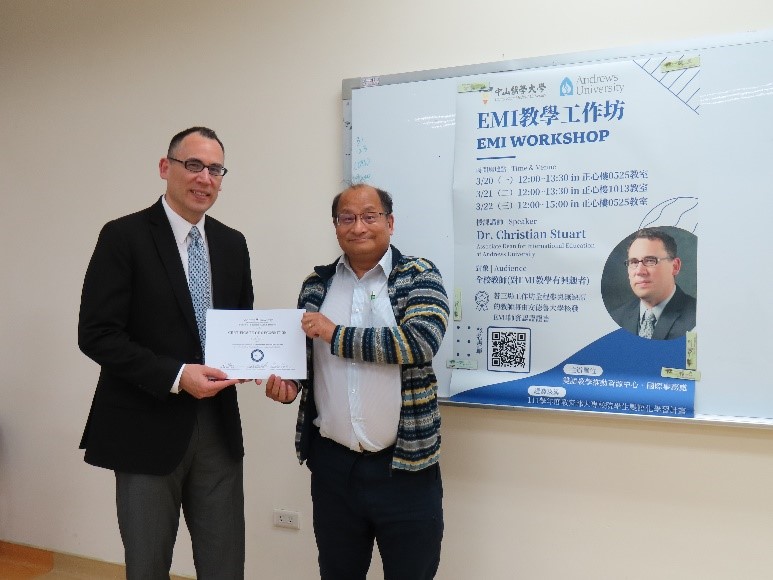 頒發結訓證書