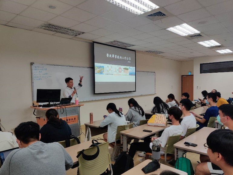 風睿能源專案管理經理 周郁翔校友分享經驗