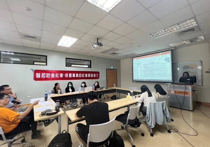 學生上台展現成果報告