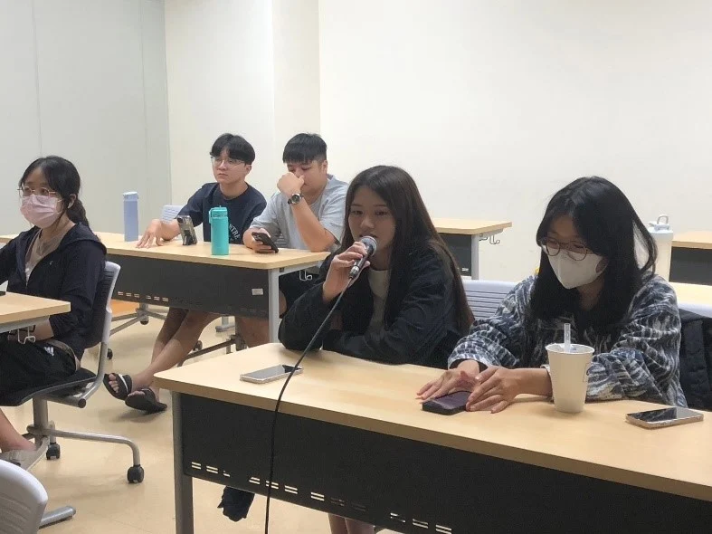 學生發言
