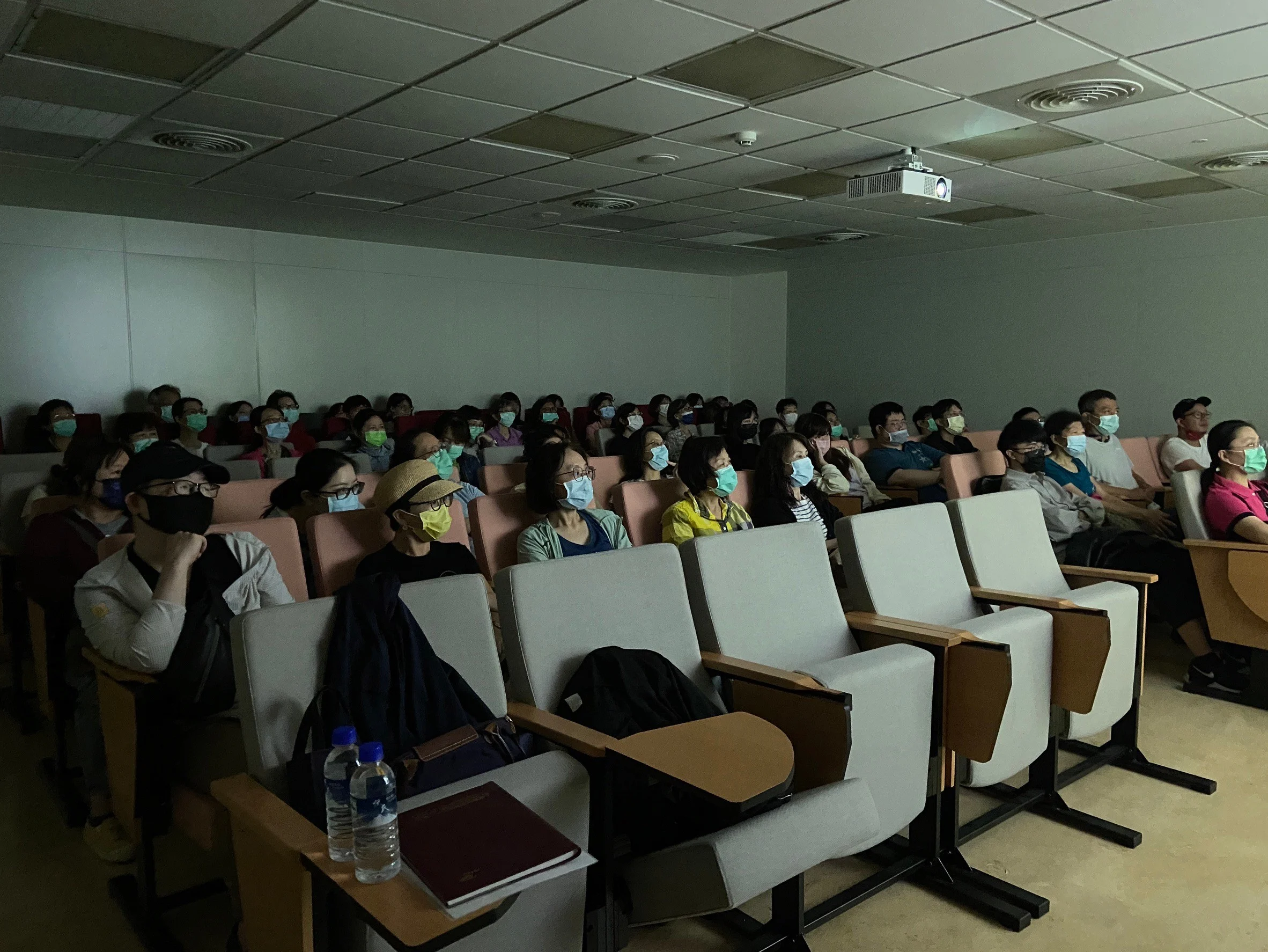 Line Album 20240504 邀阿公阿嬤拍b級殭屍片 240827 1