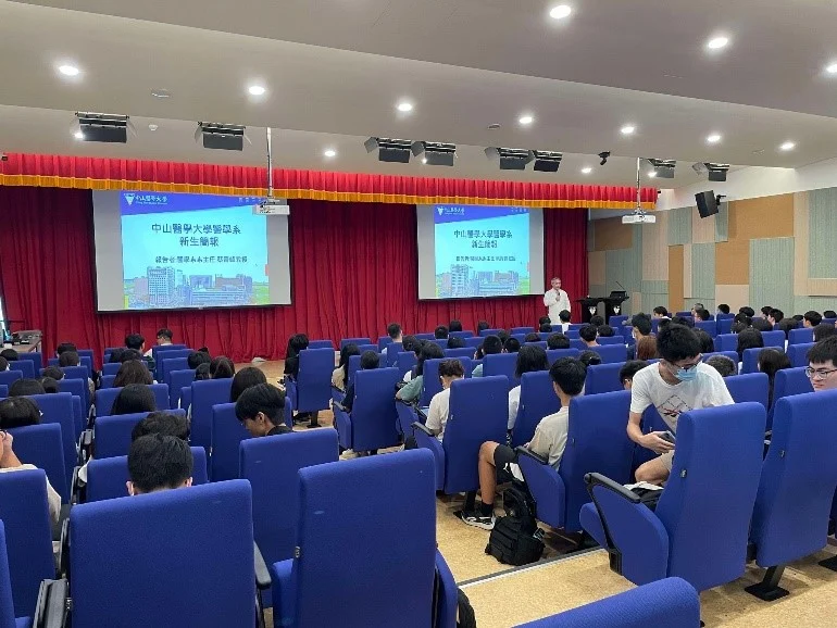 學系宗旨與目標及其特色發展 課程照