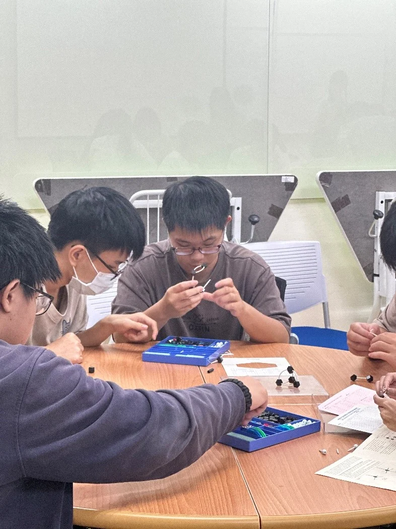 運用智慧型虛擬教具學習有機化學