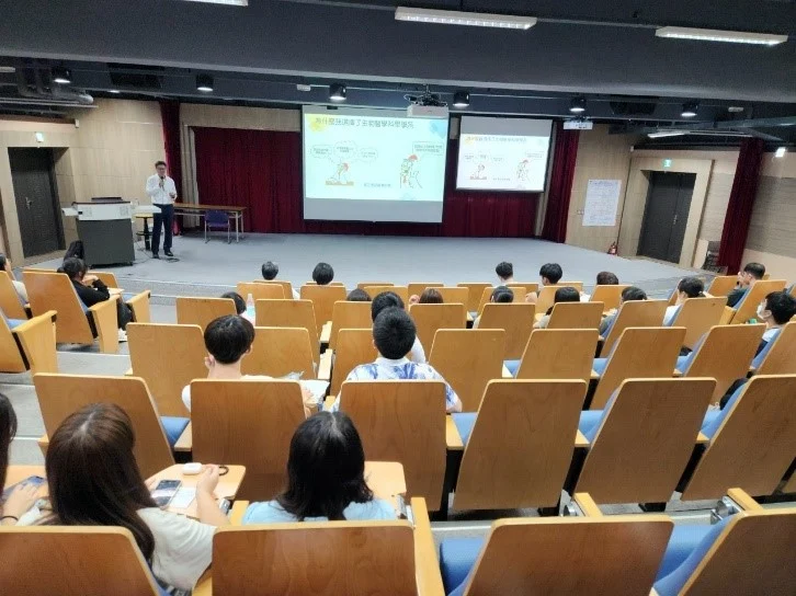 系友演講,使學弟妹收益良多2