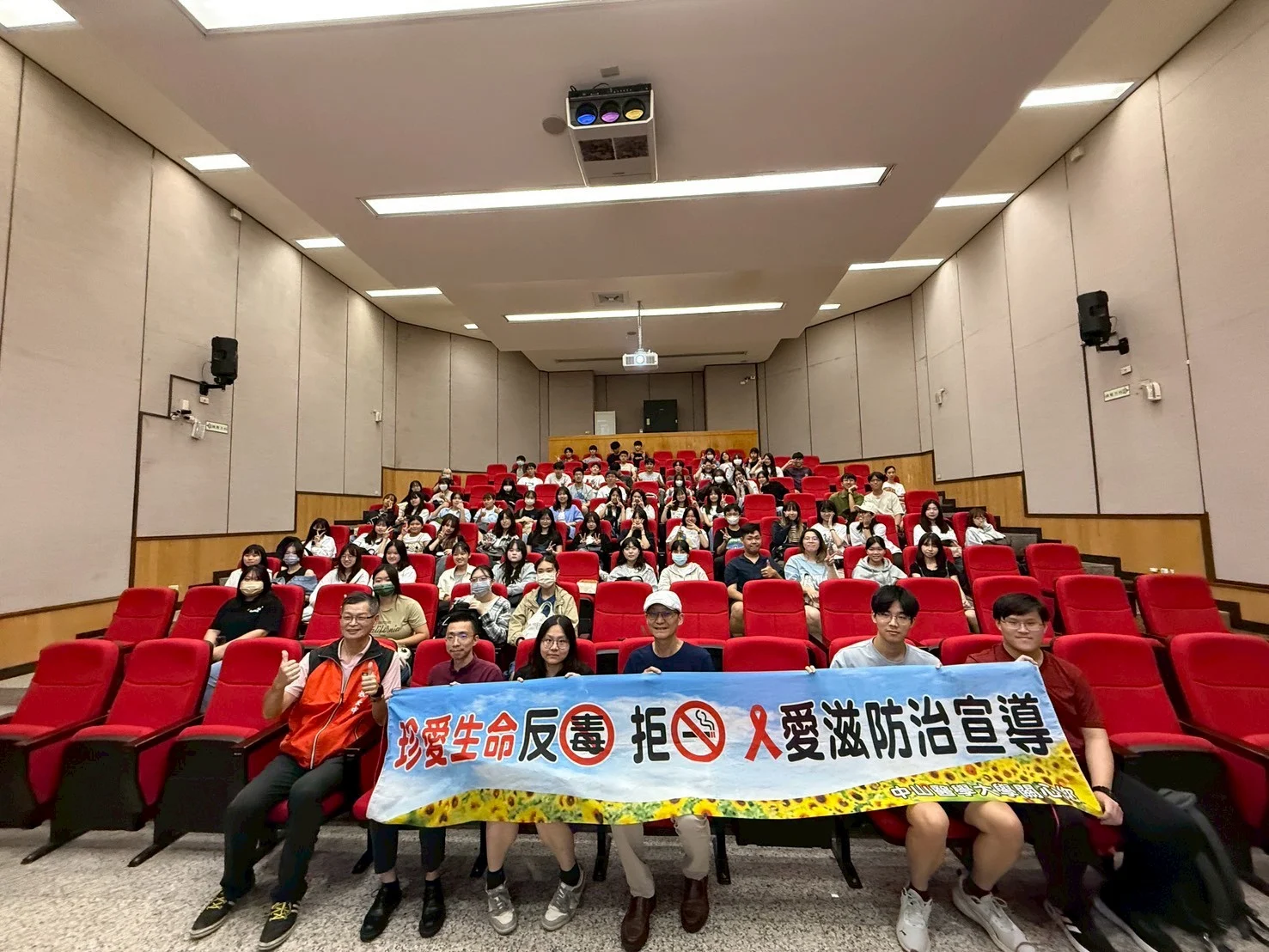 Line Album 116 0926中正大學 防制藥物濫用教育中心參訪 251001 8